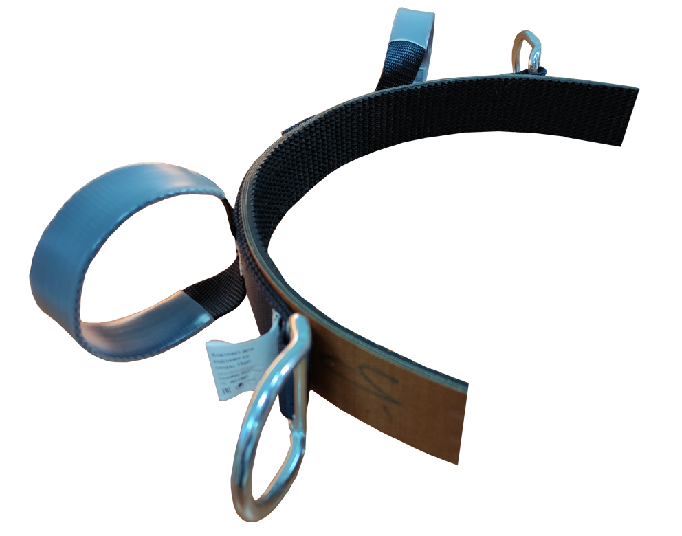 Анкерное устройство для подъема на вертикальные опоры круглого и прямоугольного сечения из любого материала (дерева, металла, бетона). Силовая конструкция изделия выполнена из ленты. Конструкция включает в себя резинопластовый протектор, который увеличивает износостойкие свойства петли. Для удобства пользователя разработаны специальные ручки для перемещения анкерного устройства вдоль опоры. Длина: 56 см