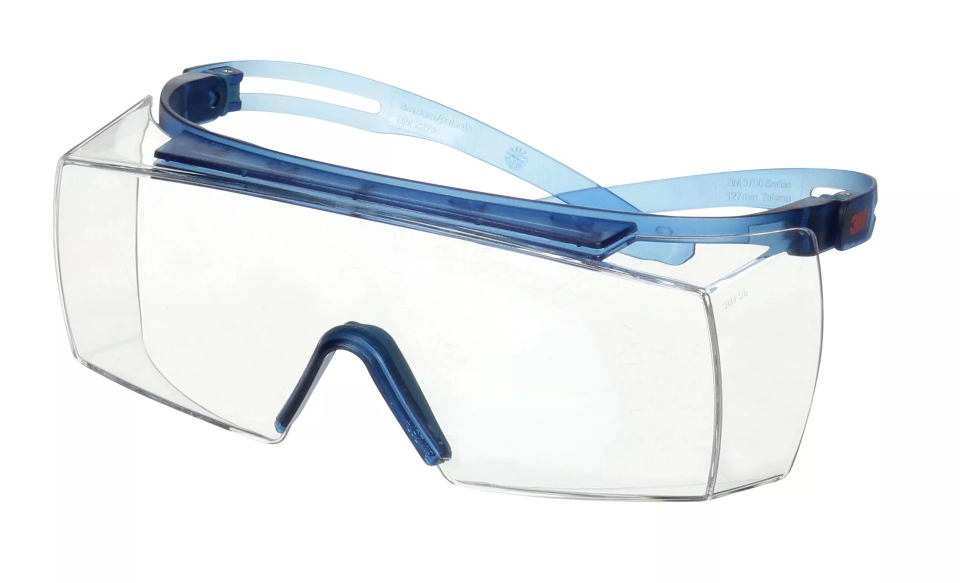 очки SecureFit™ серии 3700 – для людей, которые носят корректирующие очки. В них применены дужки, регулируемые по наклону, и технология распределения давления по дужкам для обеспечения плотной посадки, а также мягкий носовой упор, обеспечивающий комфорт. Линзы из поликарбоната.